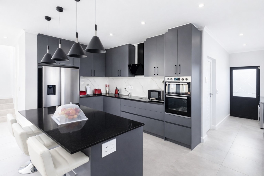 4 Bedroom Property for Sale in Sandown Western Cape